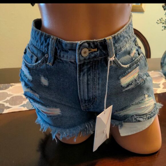 Shorts Juniors Fringed Shorts Size 3 KanCan Brand Brand New -Never Worn - Picture 4 of 6